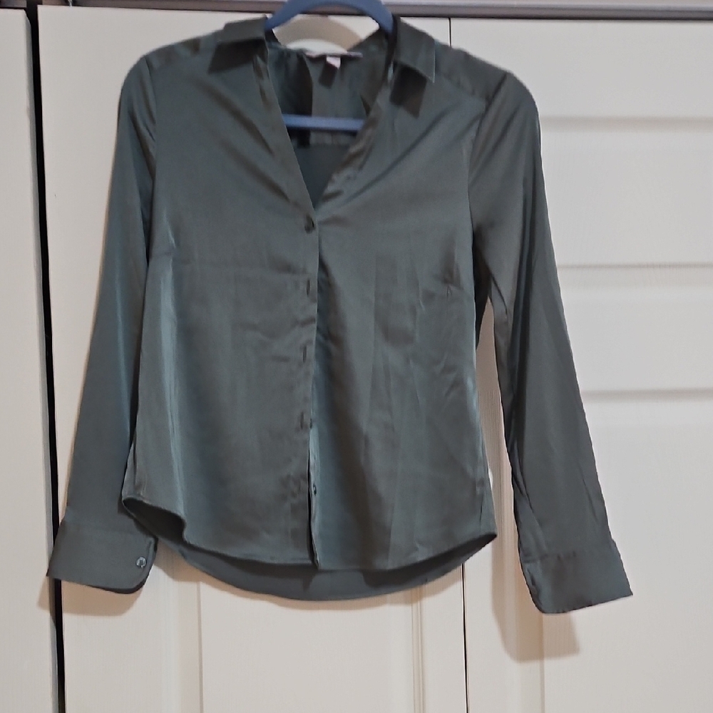 H&M Olive Button-Up Collared Blouse